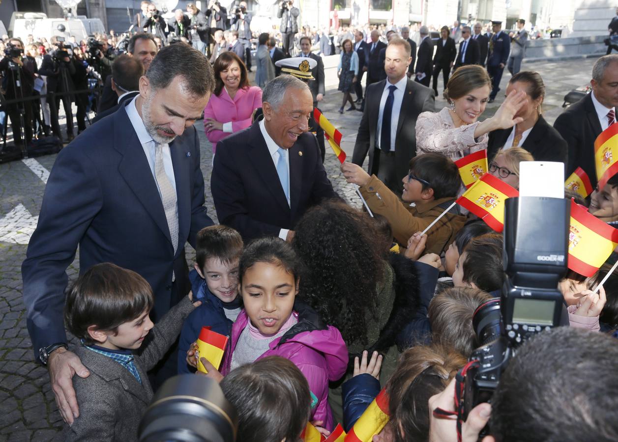 Lunes, 28 de noviembre: Los reyes de España Felipe VI y Letizia comenzaron la visita de Estado a Portugal que les llevó a las históricas ciudades de Oporto, Guimaraes y Lisboa. Fotografías: Otavio Passos