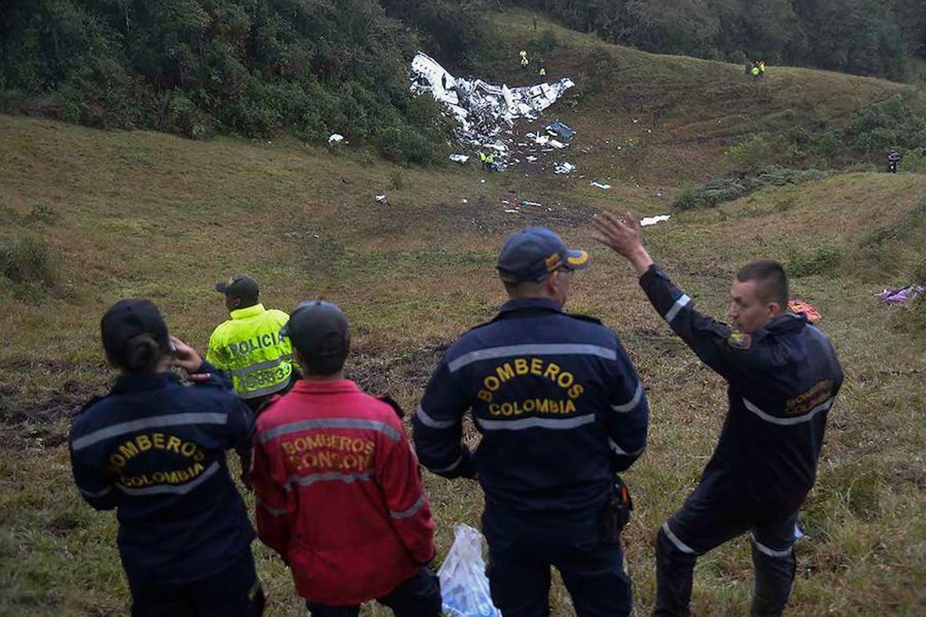 Martes, 29 de diciembre: El equipo brasileño de fútbol, el Chapecoense, que iba a jugar la final de la Copa de Sudamérica 2016, sufrió un accidente aéreo a su llegada a Colombia que le costó la vida a 76 de los 81 tripulantes del avión. Fotografía: Agencias