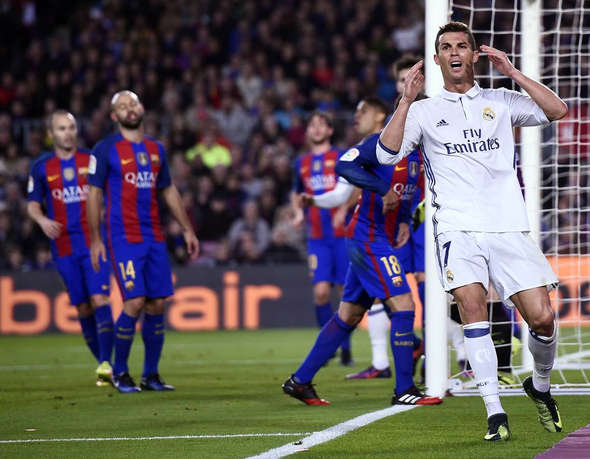 Sábado, 3 de diciembre: El partido de la jornada, el Clásico, El Real Madrid empató a uno en el campo del FC Barcelona. Fotografía Agencias