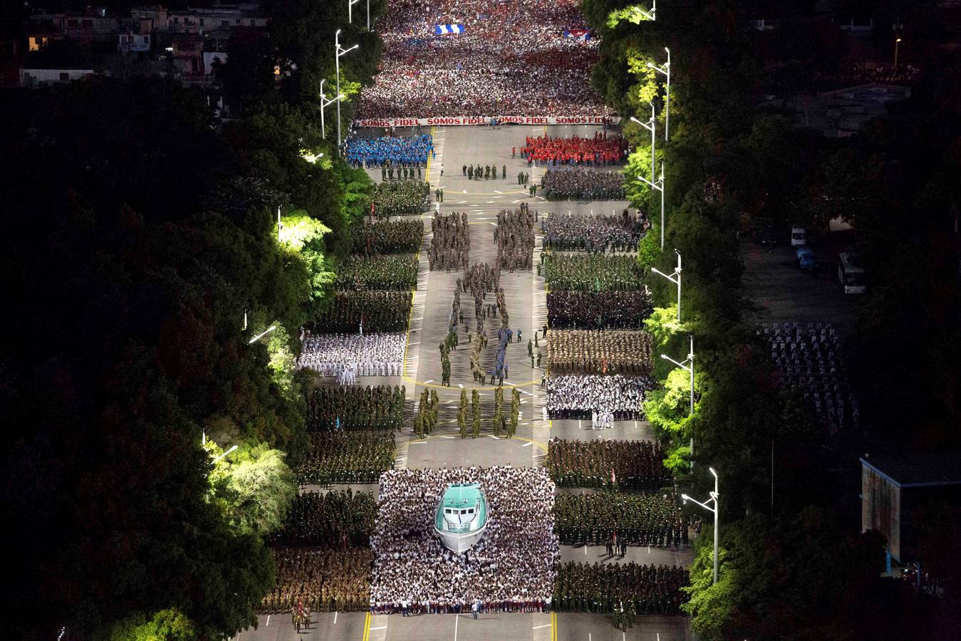 Desfile militar por los 58 años de la Revolución Cubana