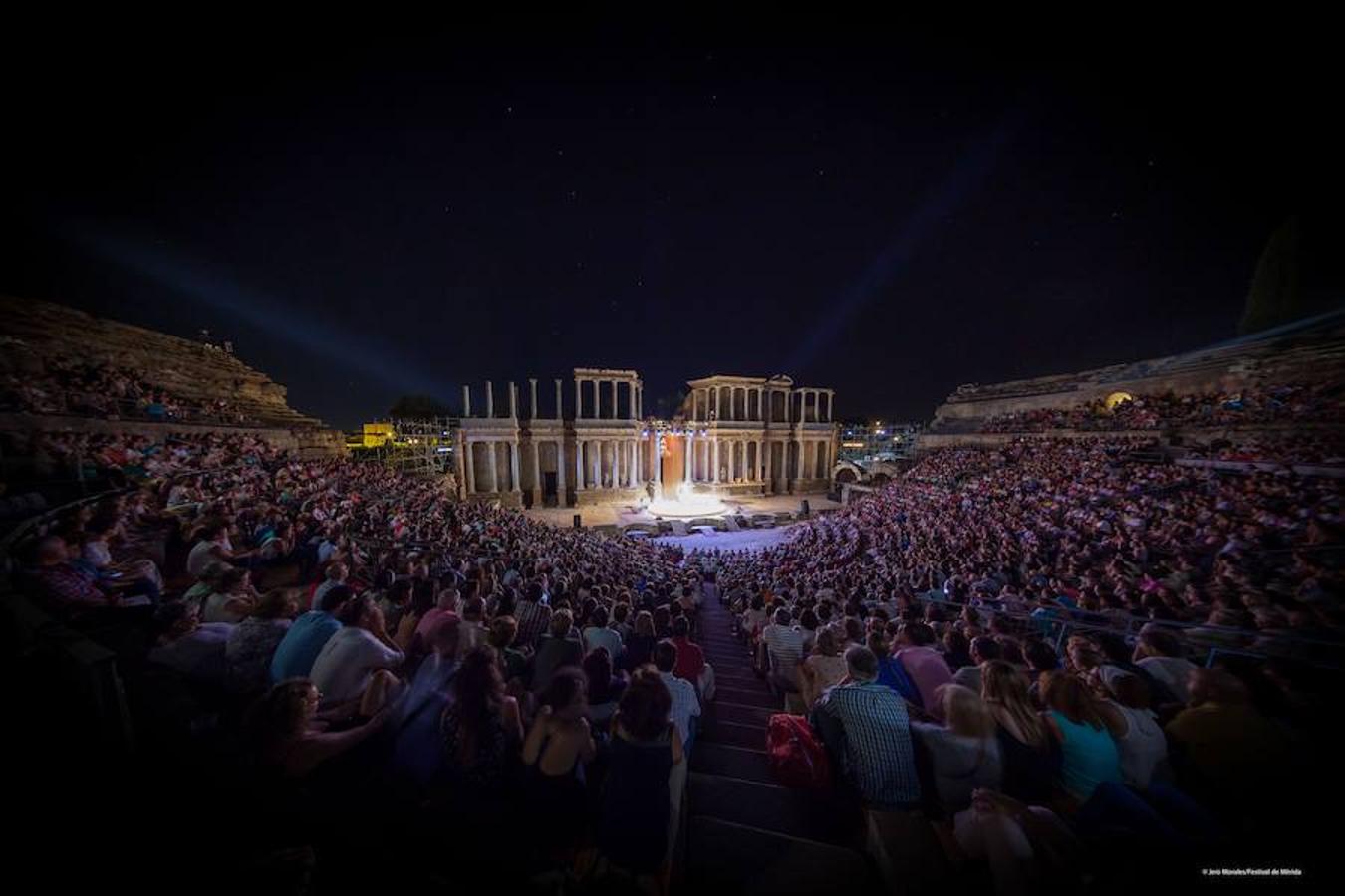 Festival Internacional de Teatro Clásico de Mérida. Este es el festival más antiguo de los que se celebran en España y está considerado el más importante en su género.