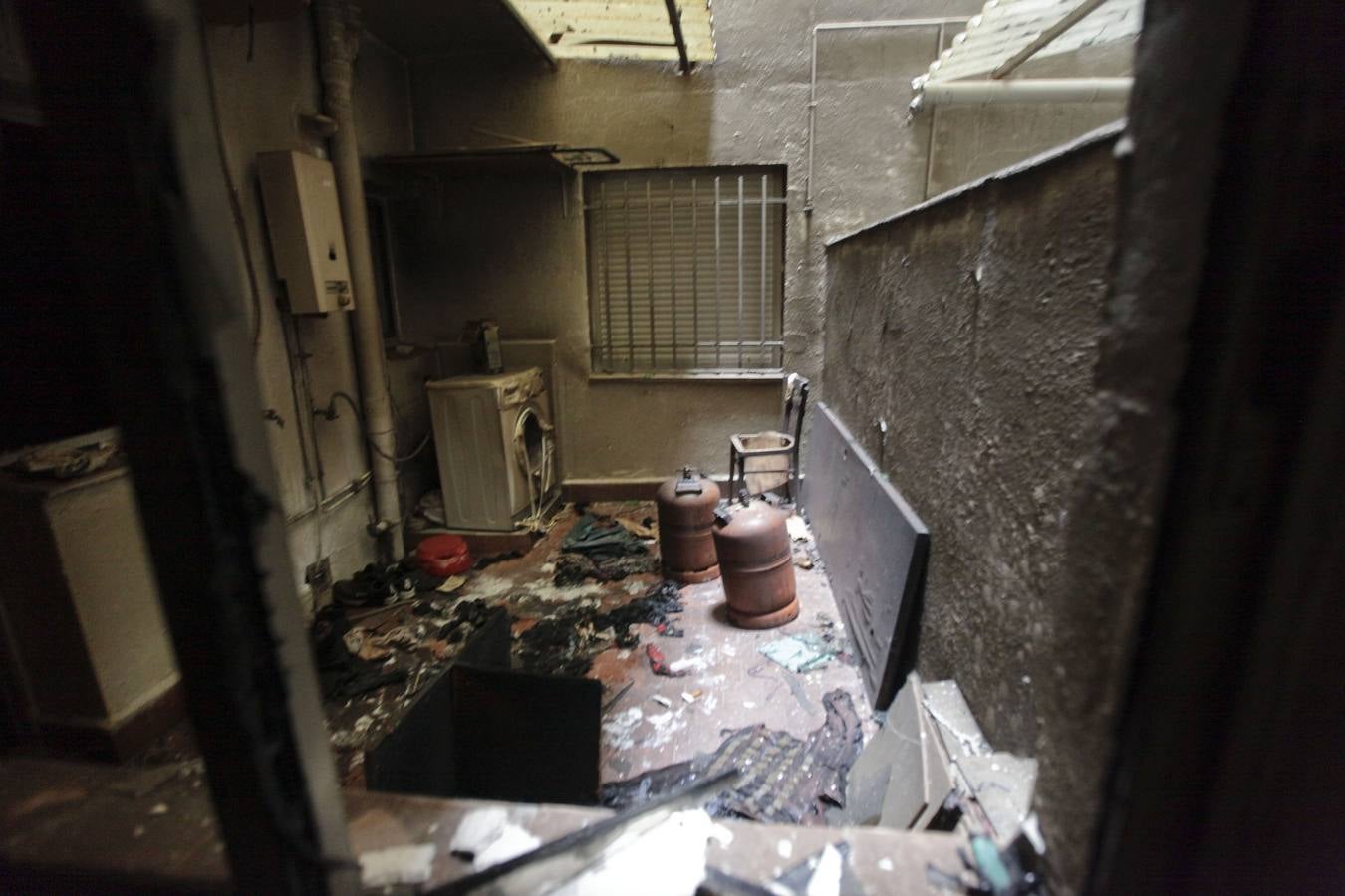 Un herido en el incendio de un piso ocupado por siete personas