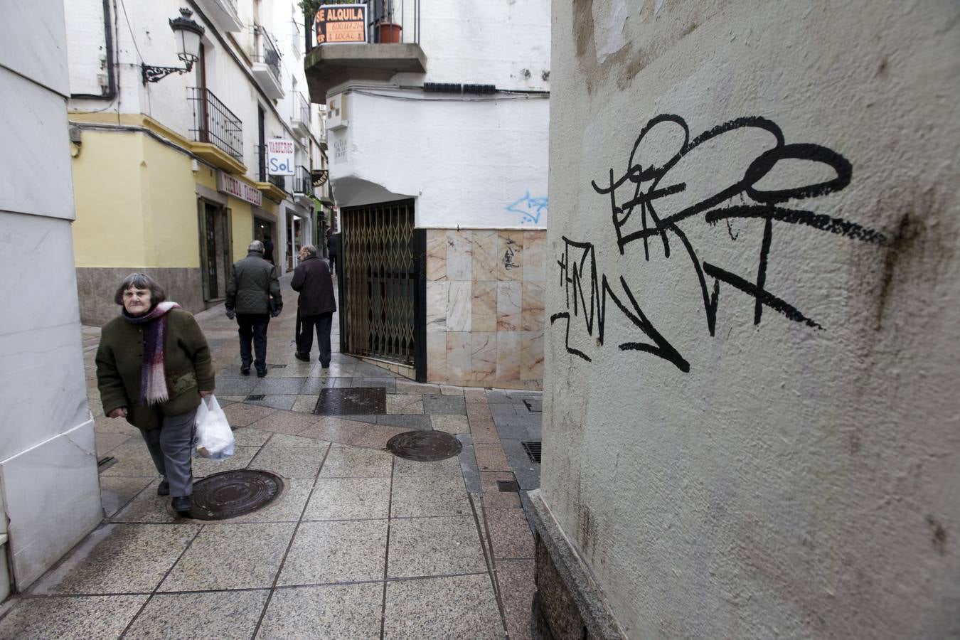 Campaña de limpieza de grafitis en el centro de Cáceres
