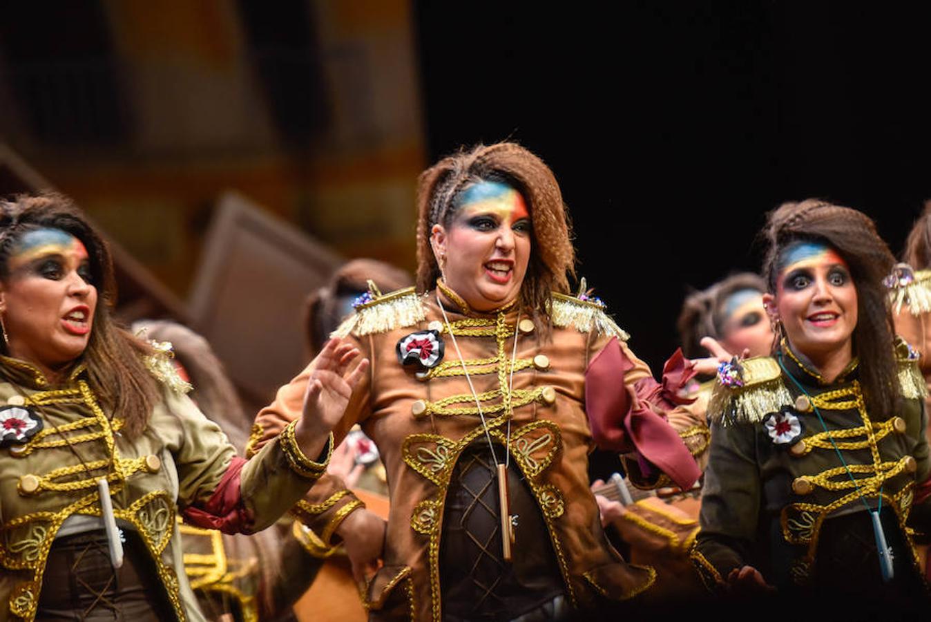 Las Chimixurris tienen una escenografía muy teatral y suenan bonito. Tienen pasodobles comprometidos y todo para tener una puntuación muy alta