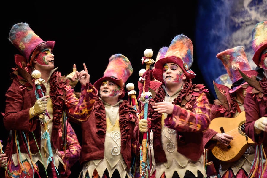 A muchos de sus seguidores les molesta que les comparen con las comparsas gaditanas, pero es que en Badajoz este grupo no tiene comparación con nada