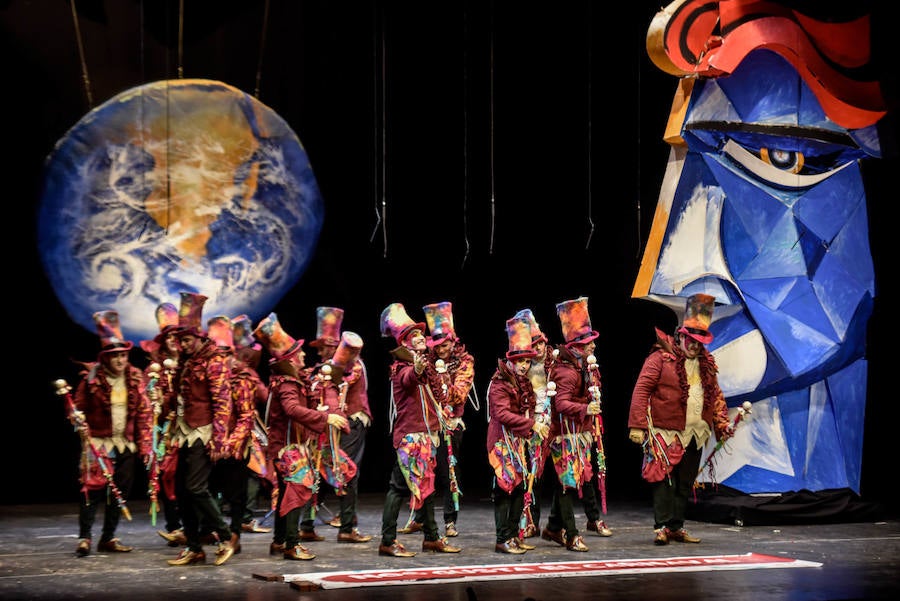 A muchos de sus seguidores les molesta que les comparen con las comparsas gaditanas, pero es que en Badajoz este grupo no tiene comparación con nada