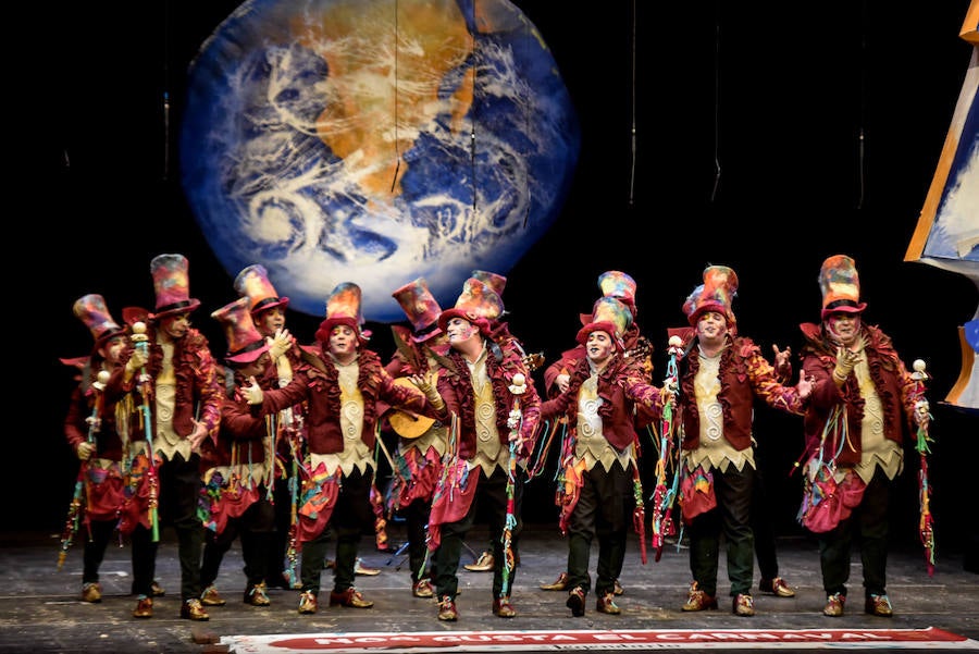 A muchos de sus seguidores les molesta que les comparen con las comparsas gaditanas, pero es que en Badajoz este grupo no tiene comparación con nada