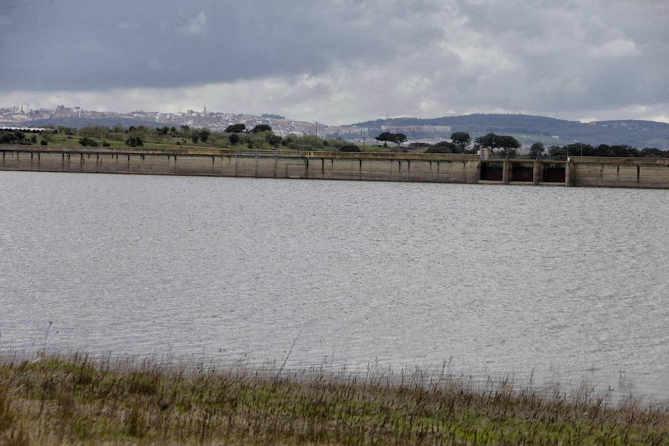 El Guadiloba recupera en dos días lo que consume Cáceres en tres meses