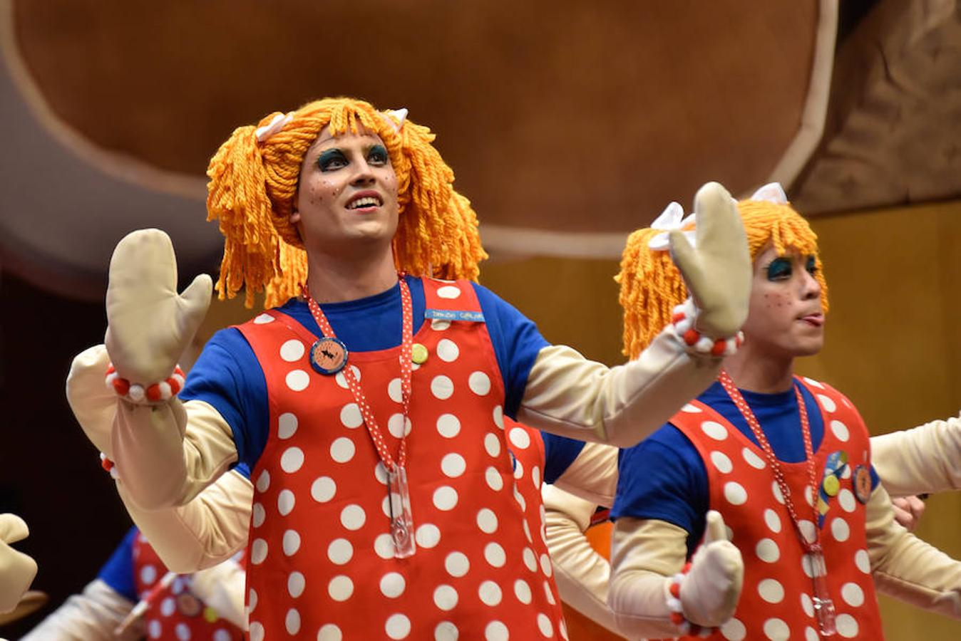 Lo mejor de Los Chalaos es el punto de tener un acordeón en la presentación, la puesta en escena y los toques de actualidad