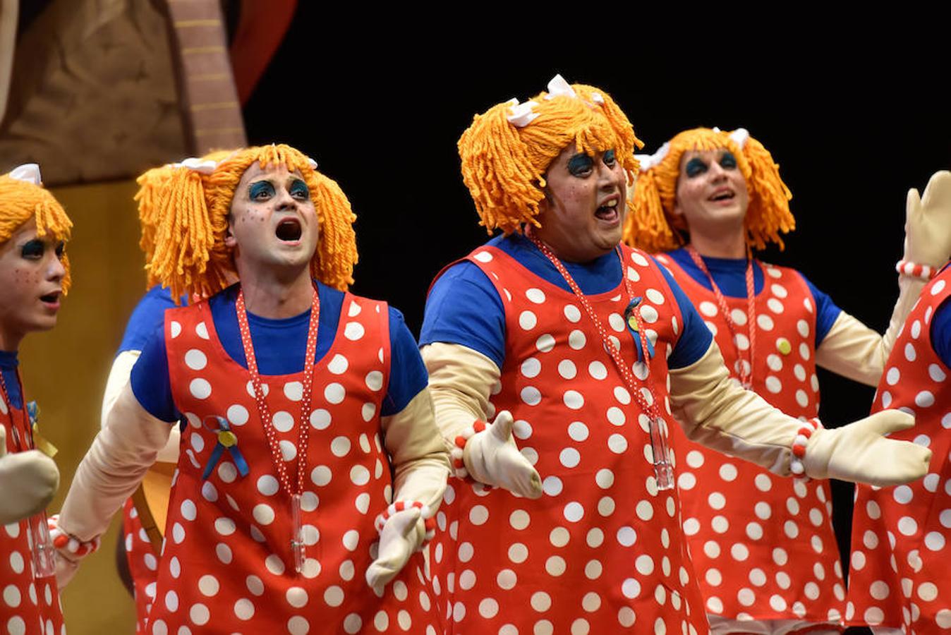 Lo mejor de Los Chalaos es el punto de tener un acordeón en la presentación, la puesta en escena y los toques de actualidad