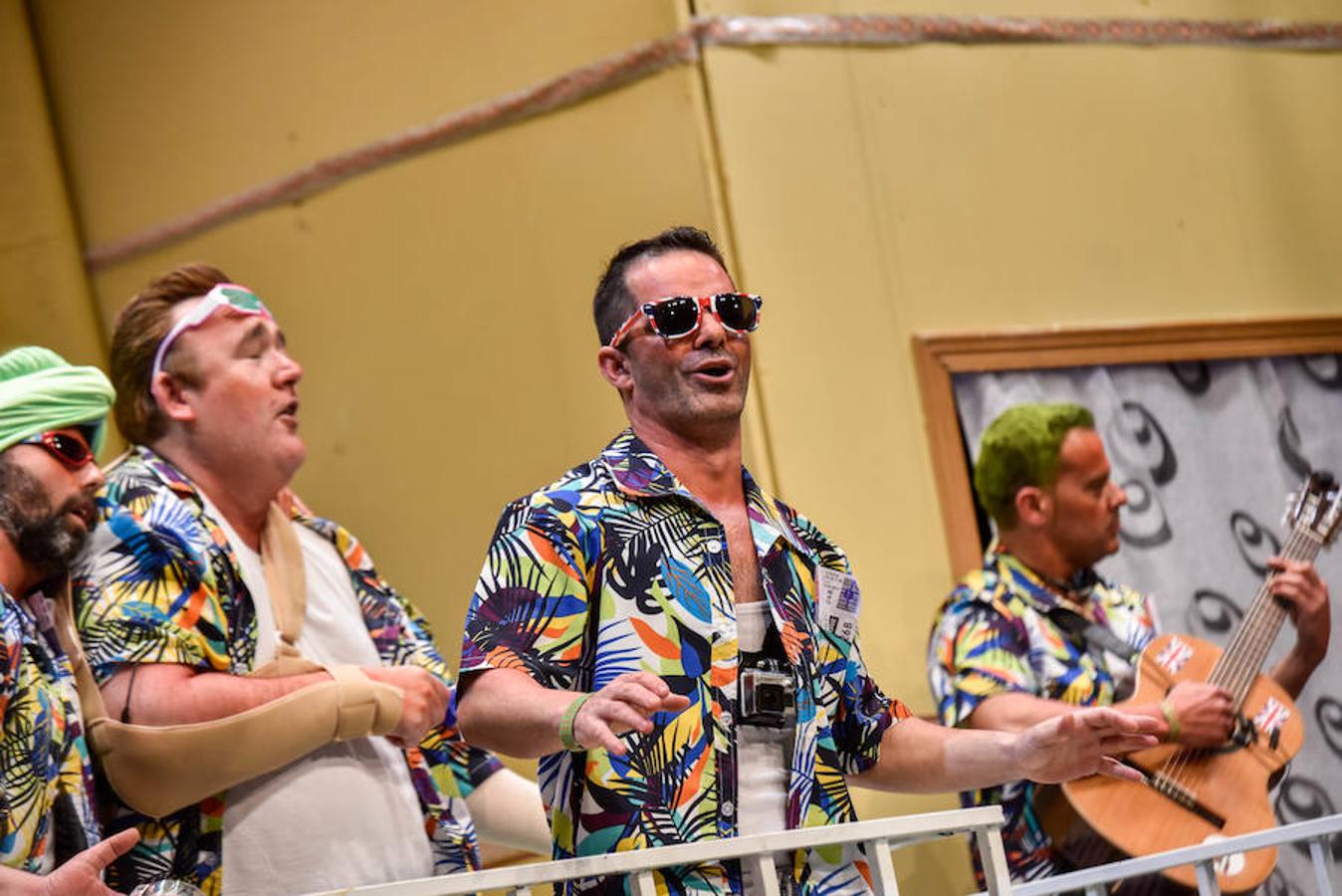 Los Indecisos han escogido un buen tipo, de británicos de vacaciones en España haciendo balconing