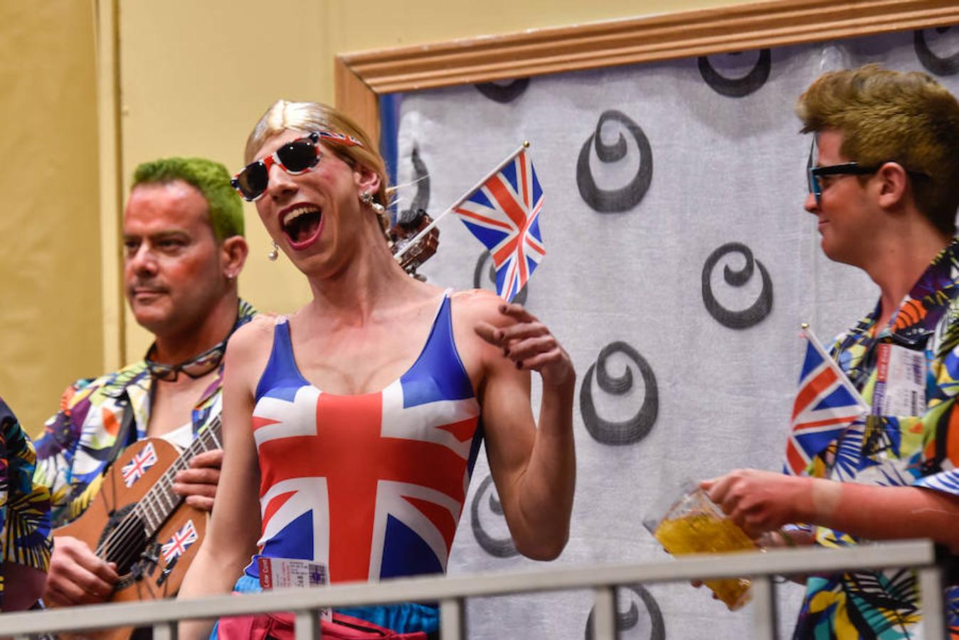 Los Indecisos han escogido un buen tipo, de británicos de vacaciones en España haciendo balconing