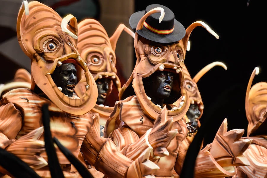 Tuvieron sorpresas como la presentación con música de Los Cobardes de Martínez Ares, un atrevimiento que no pasó desapercibido para los asistentes