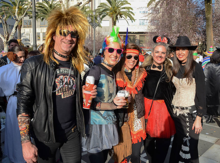 El sol convierte el Carnaval de Día en multitudinario