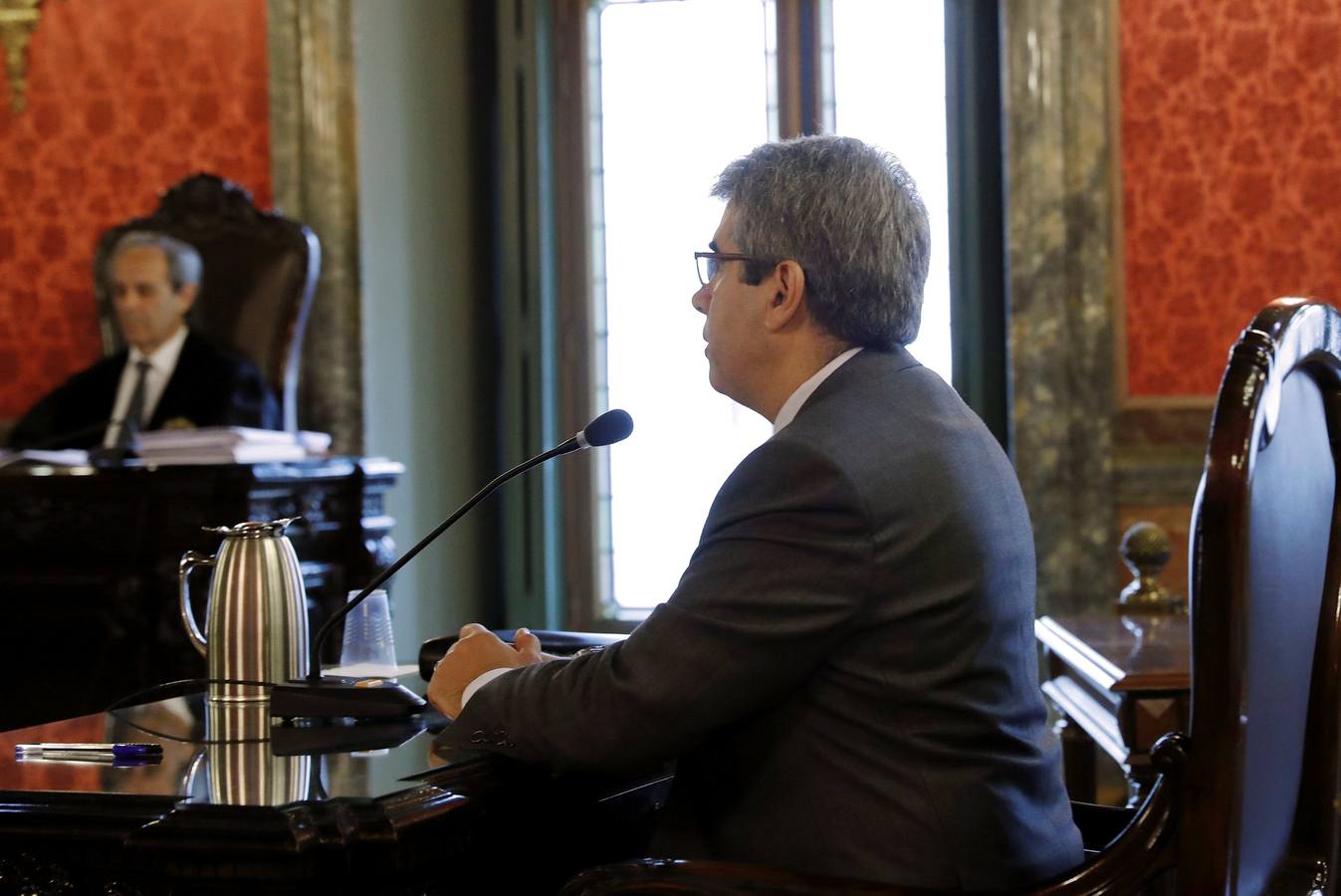 Lunes, 27 de febrero: El portavoz de PdeCAT, Francesc Homs, se autoincriminó en el Supremo porque 'era obligado' celebrar el 9-N. Fotografías: Agencias