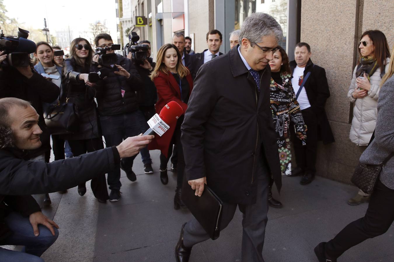 Lunes, 27 de febrero: El portavoz de PdeCAT, Francesc Homs, se autoincriminó en el Supremo porque 'era obligado' celebrar el 9-N. Fotografías: Agencias