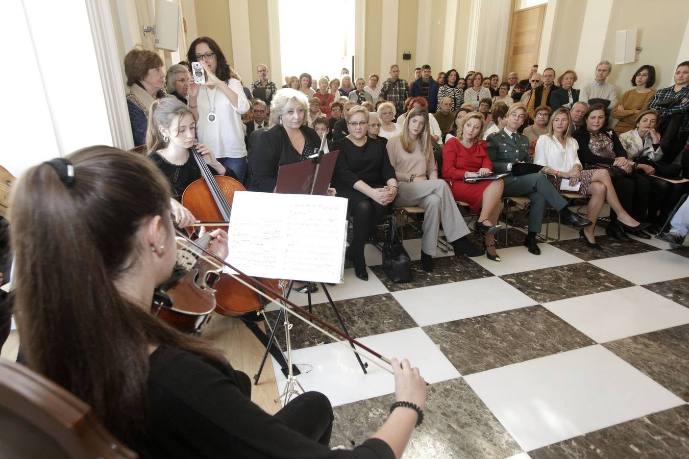 Cáceres homenajea a ocho mujeres