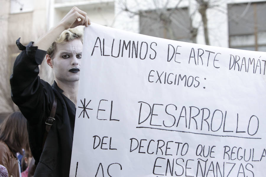 Estudiantes, padres y profesores protestan en Cáceres contra la Lomce