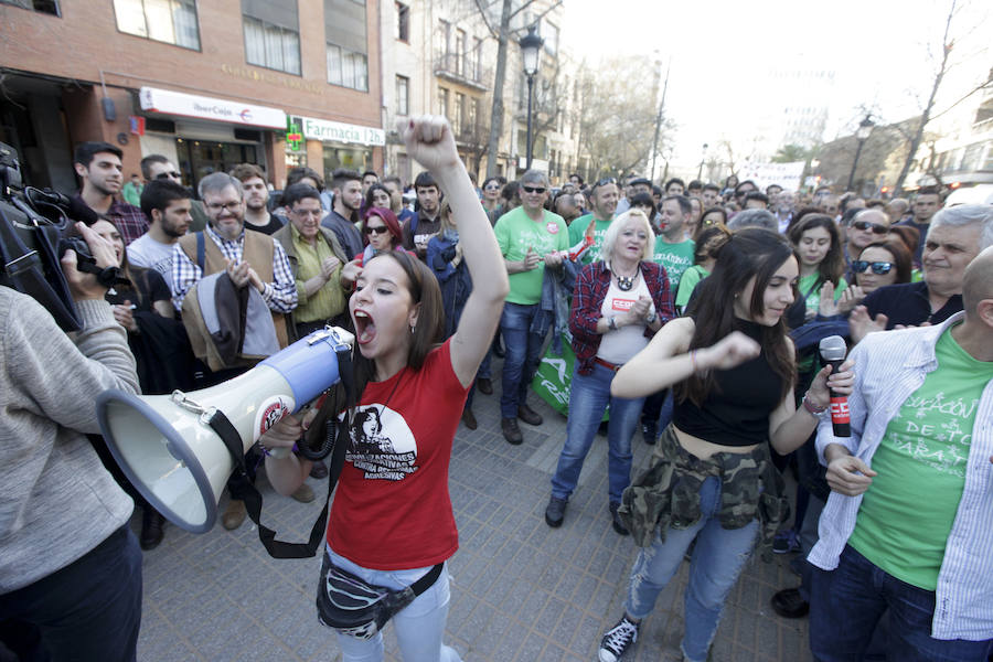 Estudiantes, padres y profesores protestan en Cáceres contra la Lomce