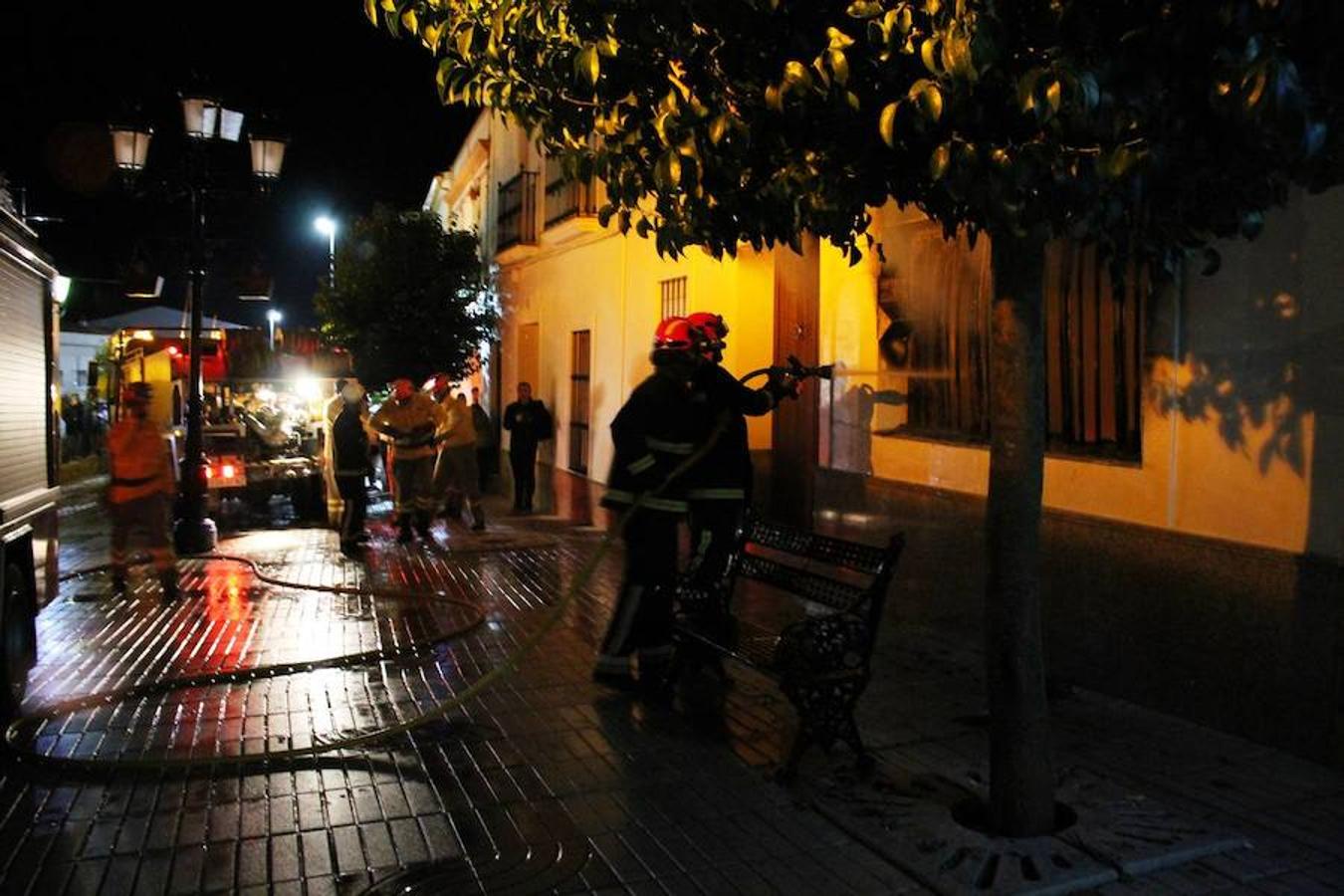 Un hombre logra salir de su casa en llamas en Monesterio