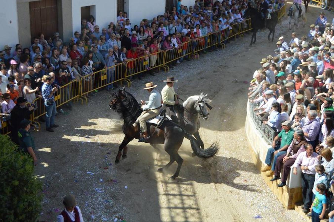 &#039;Dumbo&#039; se lleva el primer premio del concurso de carrozas de la romería de Piedraescrita