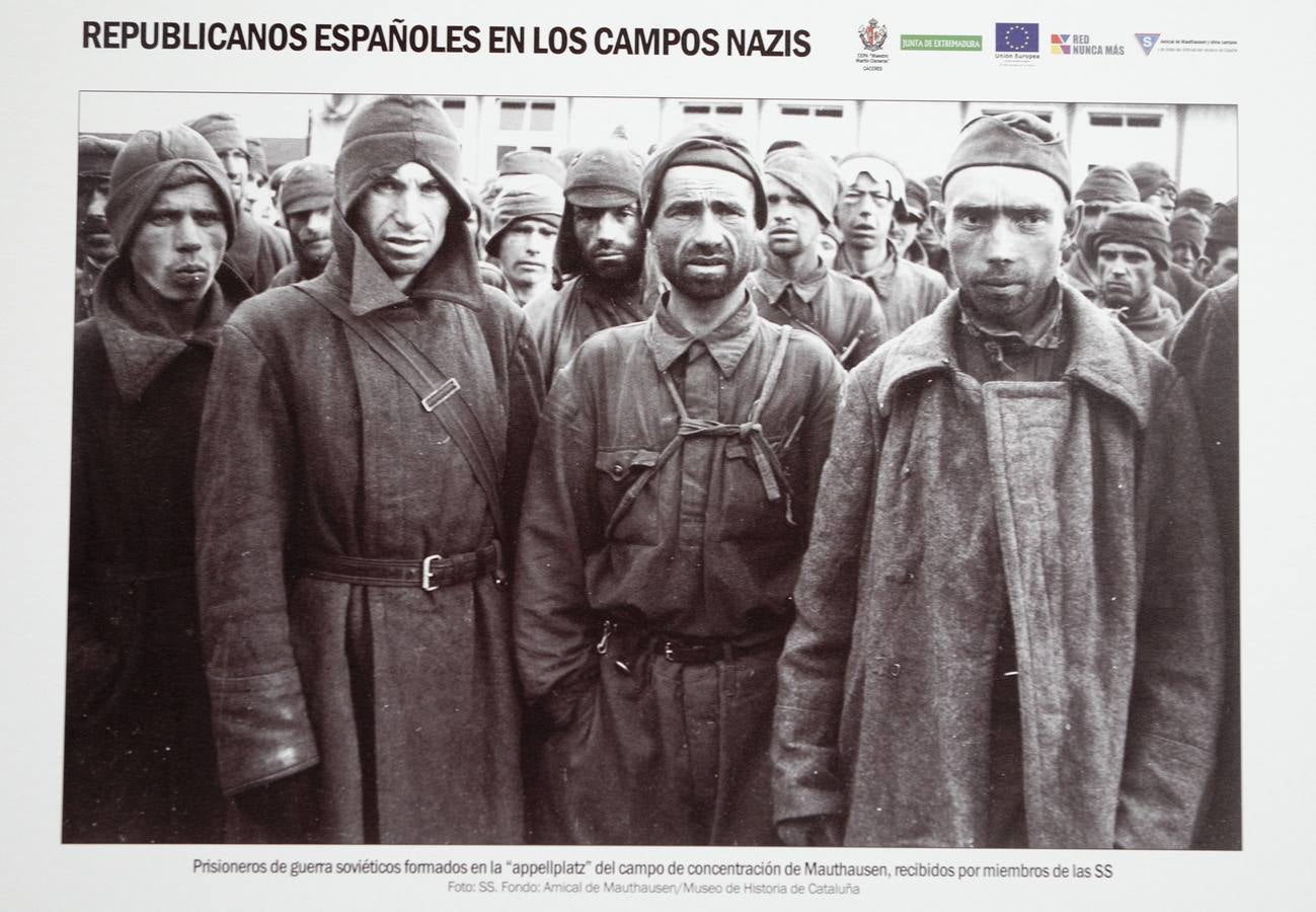 Viernes, 5 de mayo. El Centro de Educación para Personsa Adultas Maestro Martín Cisneros, de Cáceres, acoge una exposición que conmemora el 75 aniversario de la liberación del campo de Mauthausen. Fotografías: Armando Méndez.