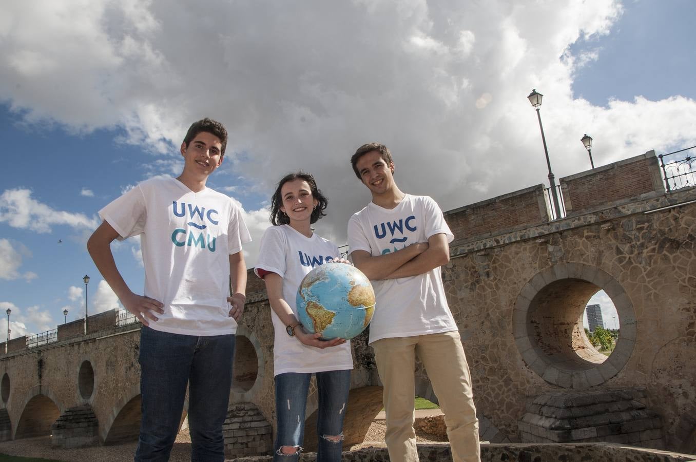 Martes, 16 de mayo: Tres jóvenes de Badajoz, Alejandro, Natalia y Arturo, estudiarán Bachillerato Internacional en Armenia, Tailandia y Holanda tras conseguir una beca selecta. Pasarán dos años en centros de prestigio internacional. Fotografías: Pakopí