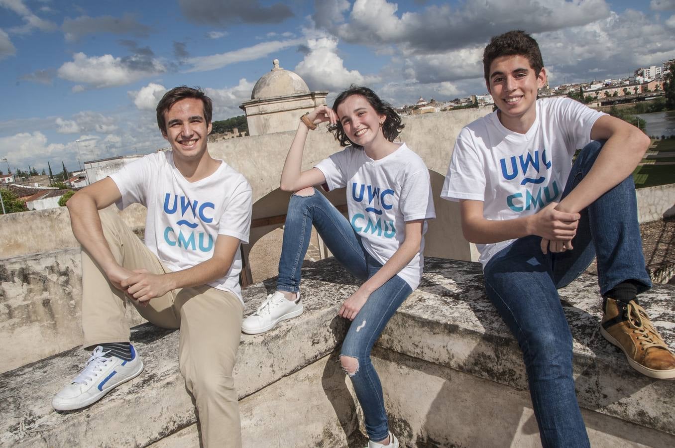 Martes, 16 de mayo: Tres jóvenes de Badajoz, Alejandro, Natalia y Arturo, estudiarán Bachillerato Internacional en Armenia, Tailandia y Holanda tras conseguir una beca selecta. Pasarán dos años en centros de prestigio internacional. Fotografías: Pakopí