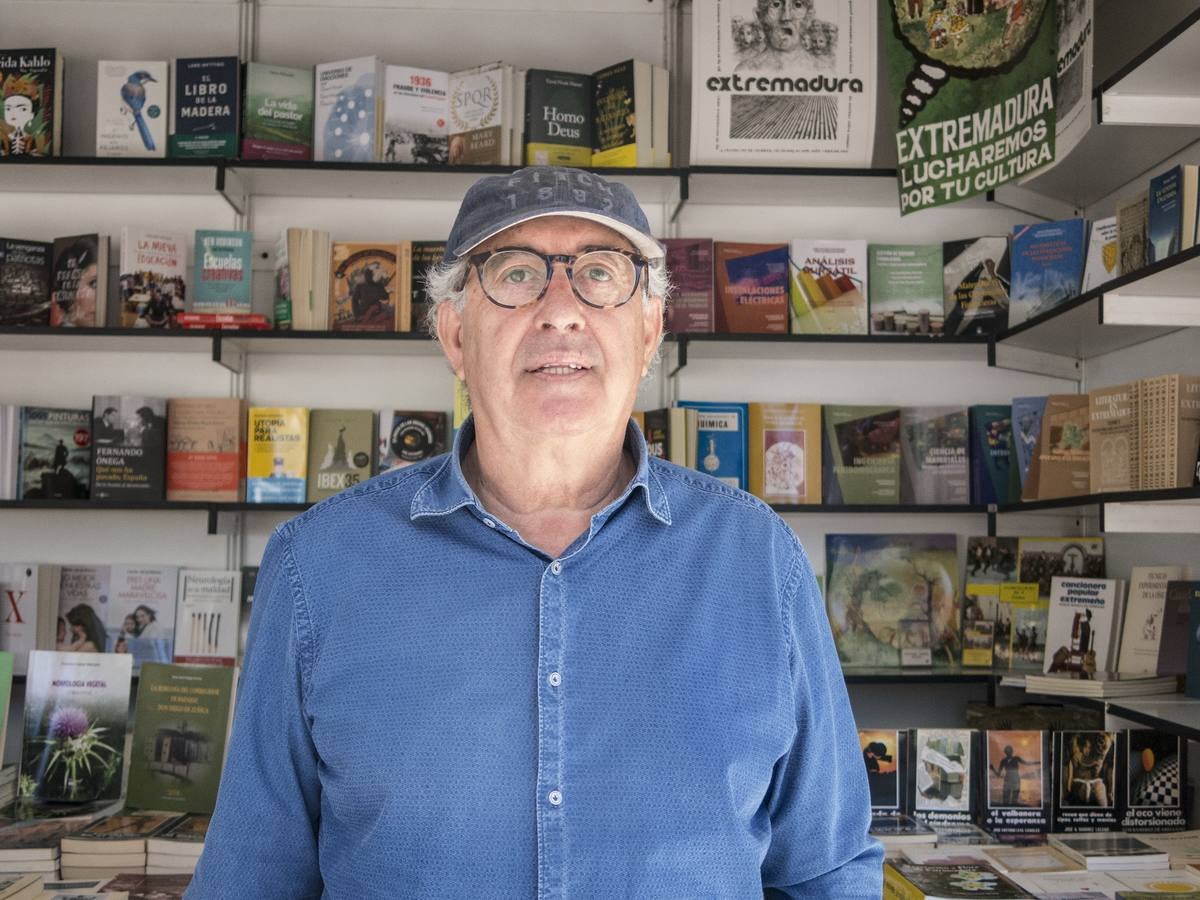 Viernes, 19 de mayo. El parque de San Francisco se ha convertido durante la semana en el mejor escaparate durante la 36 Feria del Libro de Badajoz. Fotografías: Pakopí.