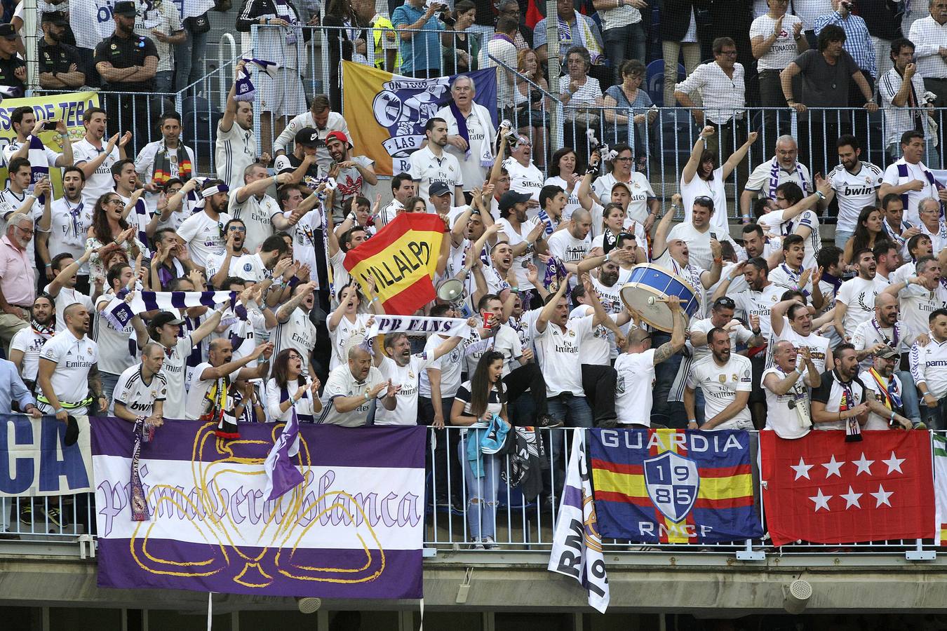 El Real Madrid se proclama campeón tras vencer al Málaga en el último partido de liga. Fotografías: Agencias.