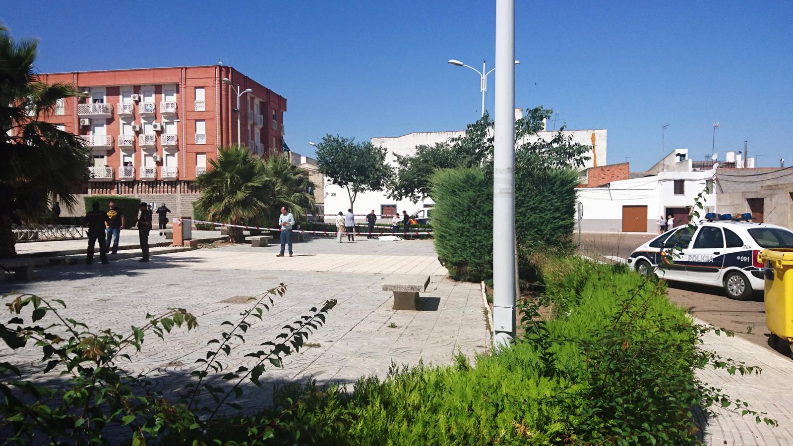 Martes, 23 de mayo: Detienen a los hermanos Emilio y Manuel Sánchez Mauriño por su implicación en la muerte de un vecino de 67 años que recibió un disparo en el pecho. Fotografías: HOY