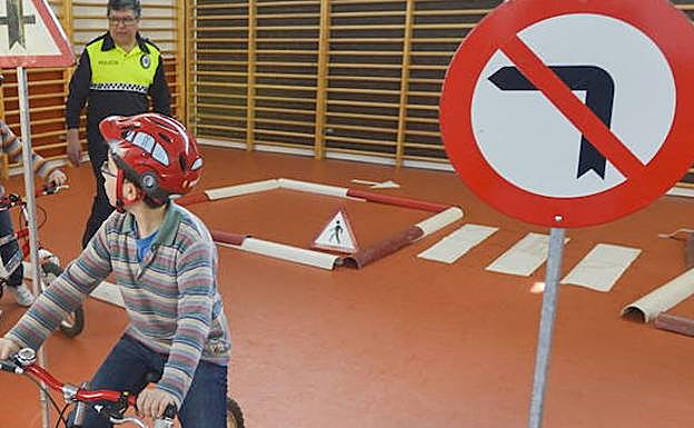 Imagen de archivo de actividades relacionadas con la educación vial.