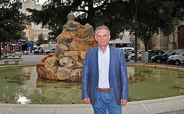 José Luis Quintana, fotografiado ayer en Don Benito. :: 