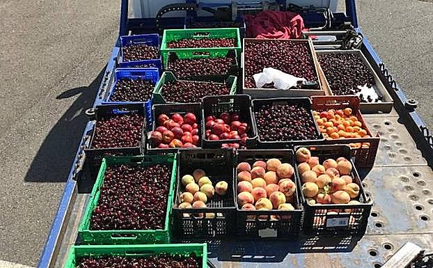 Fruta retirada del mercadillo.