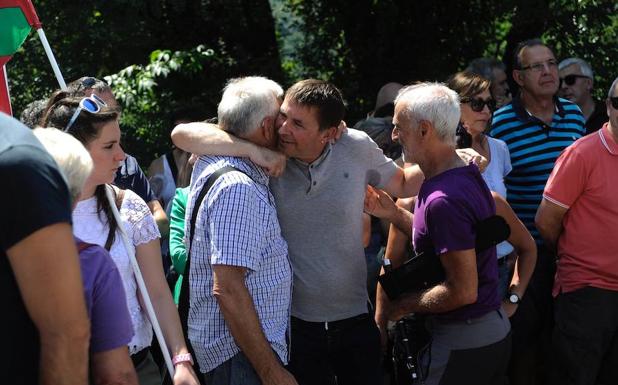 Otegi a su llegada al tanatorio de Galdakao