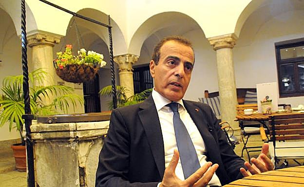 Mohammed Al Kuwari, embajador de Catar, durante la entrevista a HOY en el Parador de Mérida. 