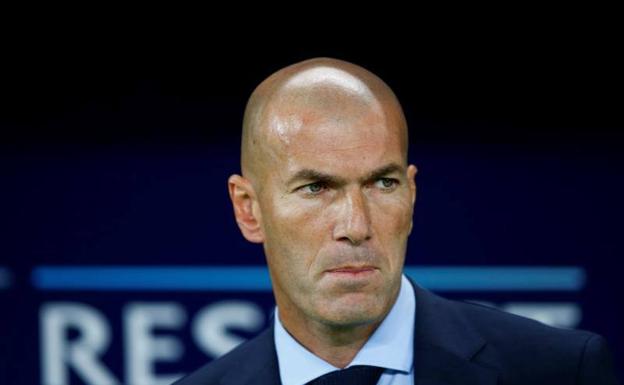 Zidane, ante el Manchester United. 