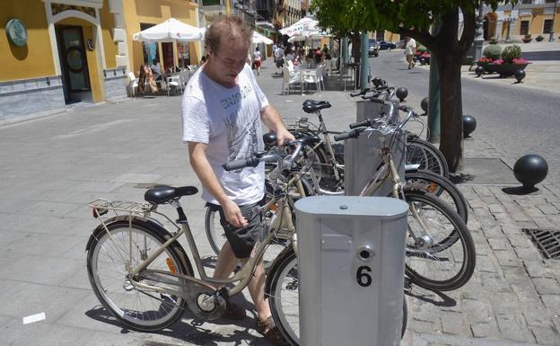 Base de bicicletas ubicada en la Plaza de España de Badajoz.