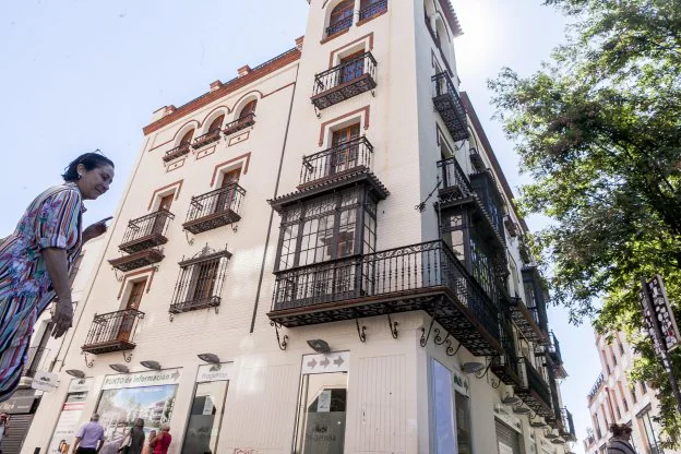 El palacete modernista está situado en el número 25 de la calle San Antón. :: jorge rey