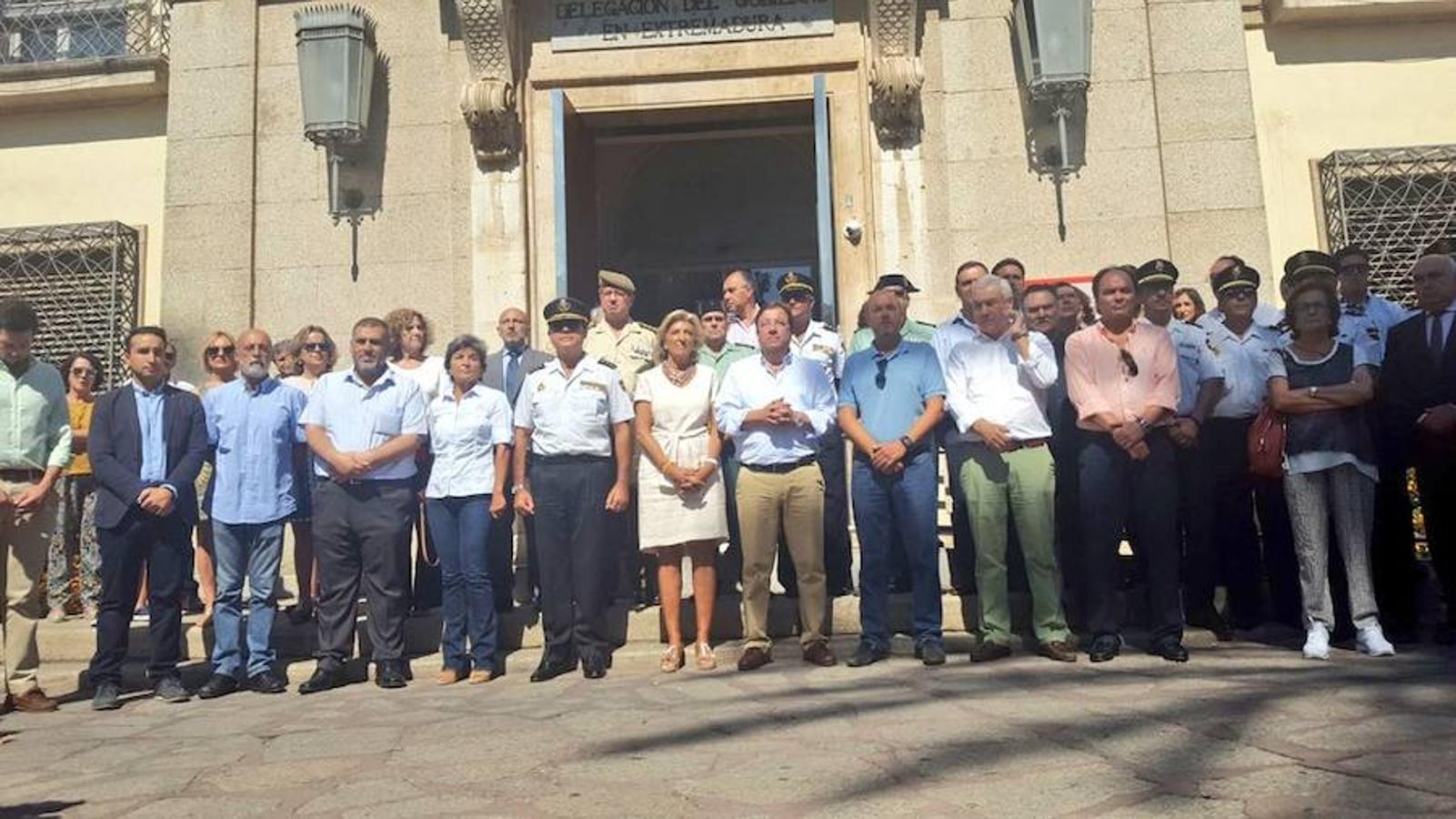 Delegación del Gobierno de Badajoz con los principales dirigentes políticos de la región y el imán Adel Najjar.