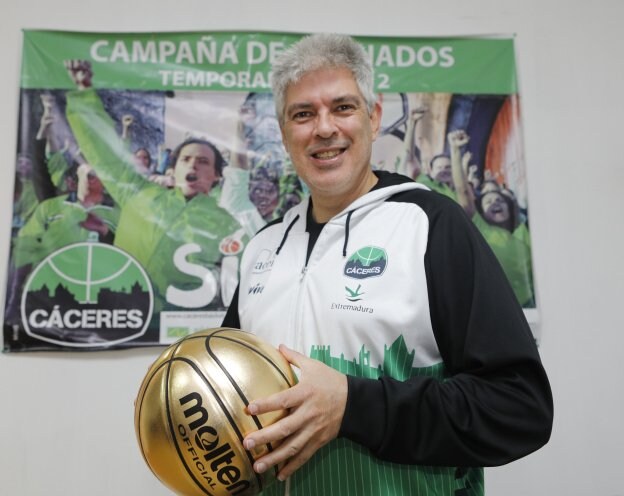 Ñete Bohigas, entrenador del Cáceres. :: a. méndez