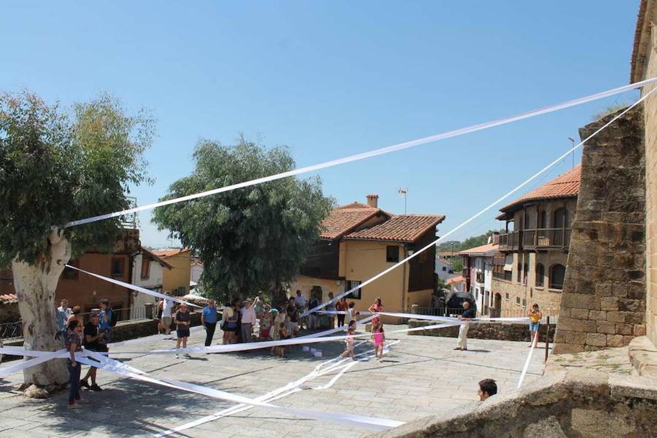 Las tres propuestas elegidas son 'Cuerpo Público', de Miguel Braceli; 'Plug-in Façades', de Fabiola Muñoz y Carlos León y el taller participativo de Objetos de Alfarería Tradicional presentado por Antonio Ballester Moreno y Ana Ausín