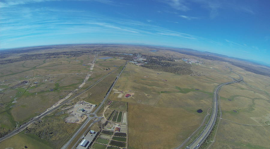 El trazado de la futura obra del AVE por Extremadura, a la altura de la provncia de Cáceres, visto desde el aire.