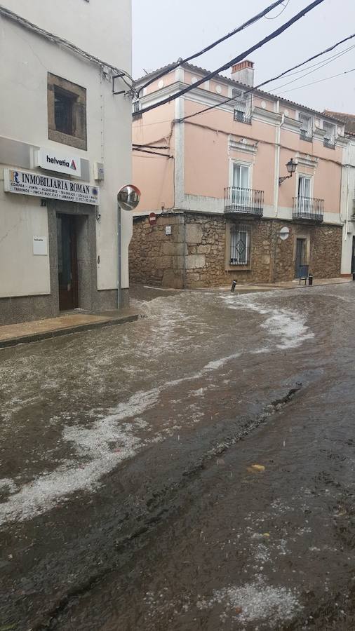 A primera hora de mañana, el Ayuntamiento pondrá en marcha un dispositivo especial de limpieza por las calles de la ciudad