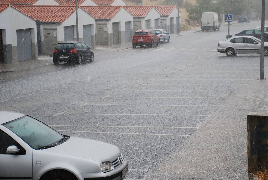 A primera hora de mañana, el Ayuntamiento pondrá en marcha un dispositivo especial de limpieza por las calles de la ciudad