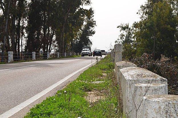 Estado actual de la carretera en la zona del puente.