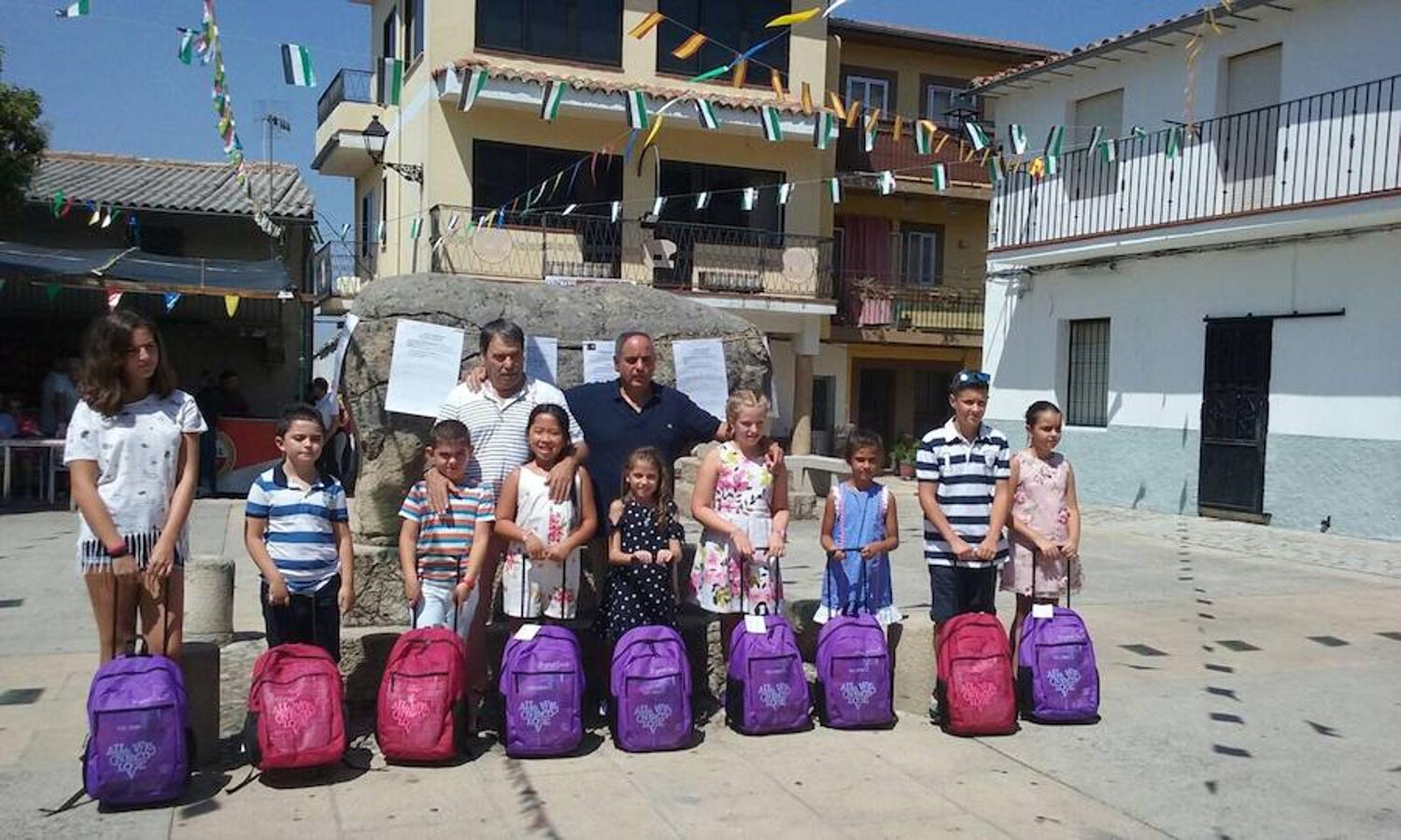 Niños premiados en el concurso de poesía 'La Voz de la Montaña' en Segura de Toro.