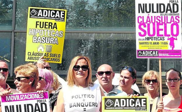 Una protesta de afectados por cláusulas suelo.