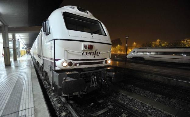 Tren Talgo, en la estación de Badajoz:: HOY