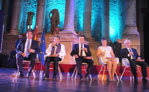 Los premiados con la Medalla de Extremadura, durante el acto de entrega./ BRÍGIDO